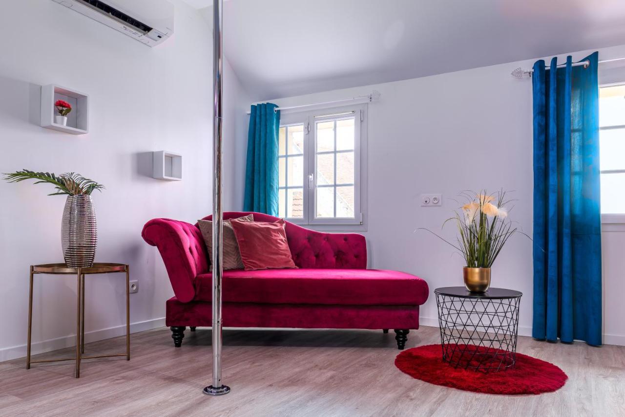 Suite L'Echappee - Maison Romantique - Spa & Sauna Privatif- Pole Dance - Lit Rond Avec Miroir Au Plafond Pezarches Exterior photo