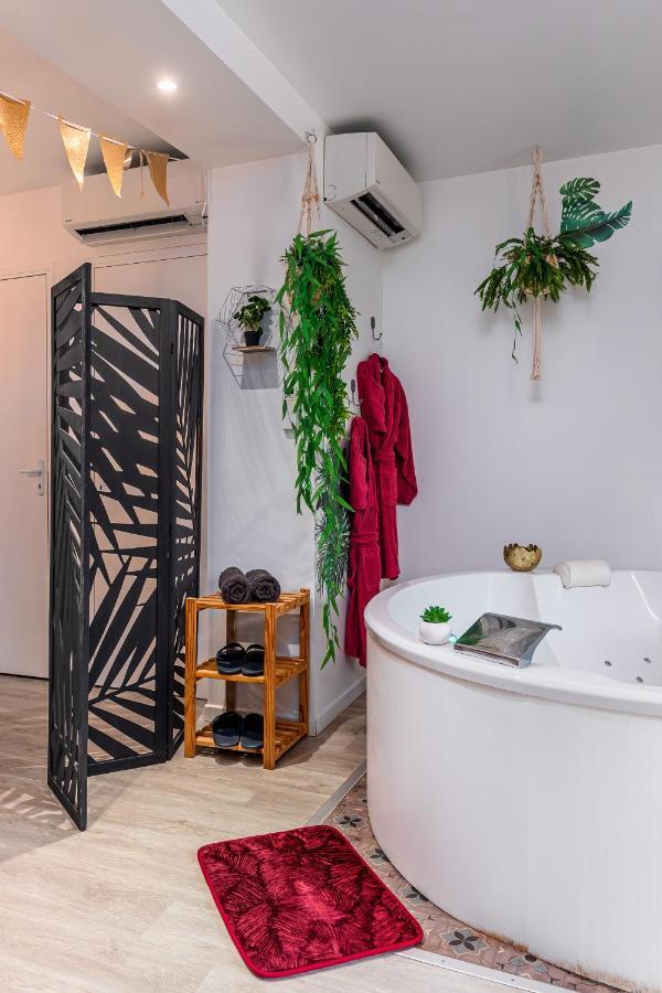 Suite L'Echappee - Maison Romantique - Spa & Sauna Privatif- Pole Dance - Lit Rond Avec Miroir Au Plafond Pezarches Exterior photo