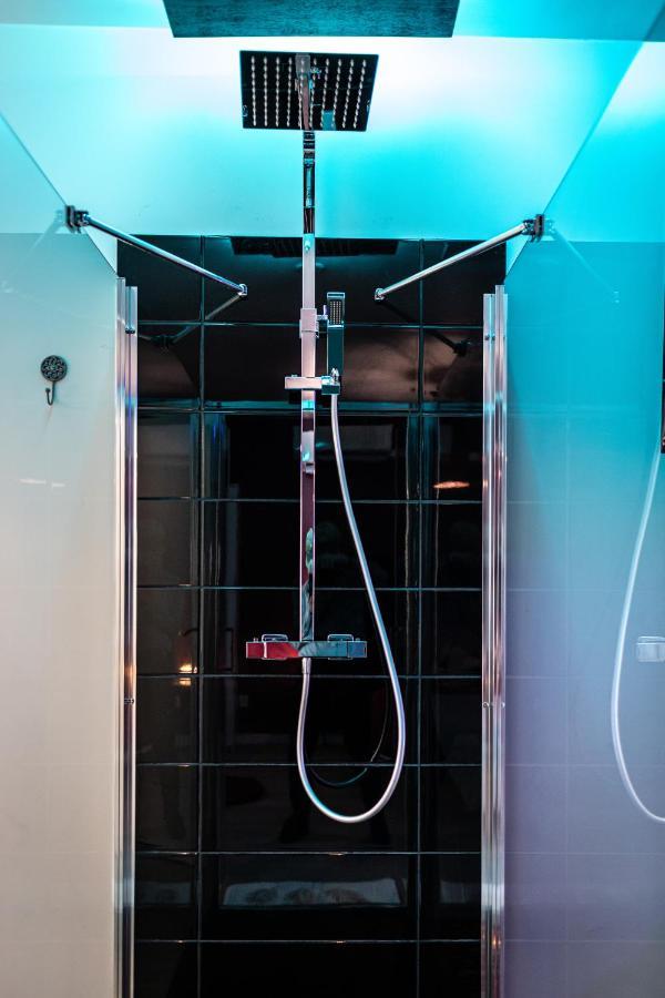 Suite L'Echappee - Maison Romantique - Spa & Sauna Privatif- Pole Dance - Lit Rond Avec Miroir Au Plafond Pezarches Exterior photo