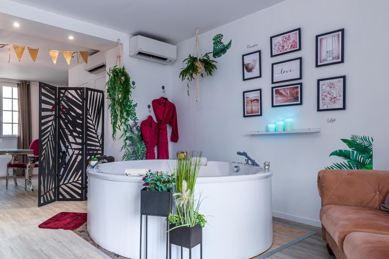 Suite L'Echappee - Maison Romantique - Spa & Sauna Privatif- Pole Dance - Lit Rond Avec Miroir Au Plafond Pezarches Exterior photo