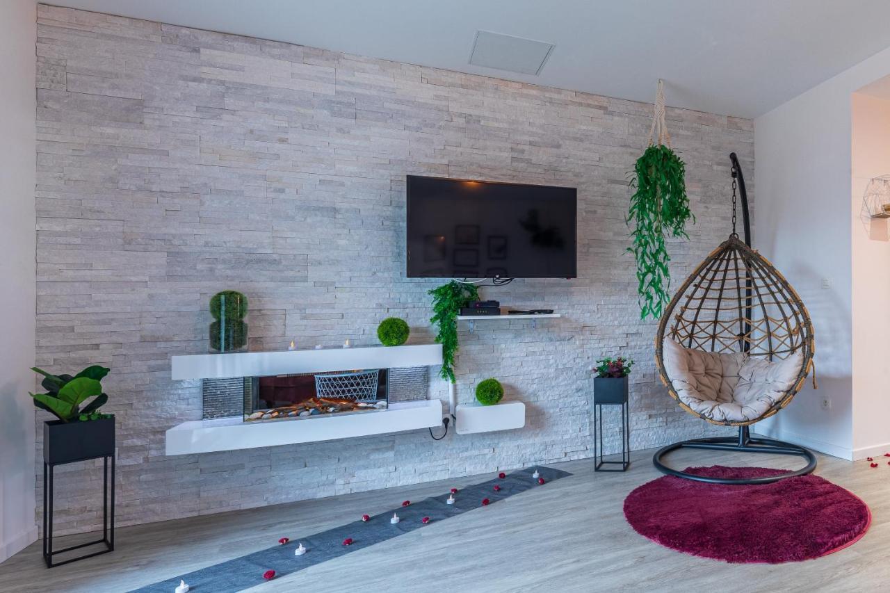Suite L'Echappee - Maison Romantique - Spa & Sauna Privatif- Pole Dance - Lit Rond Avec Miroir Au Plafond Pezarches Exterior photo