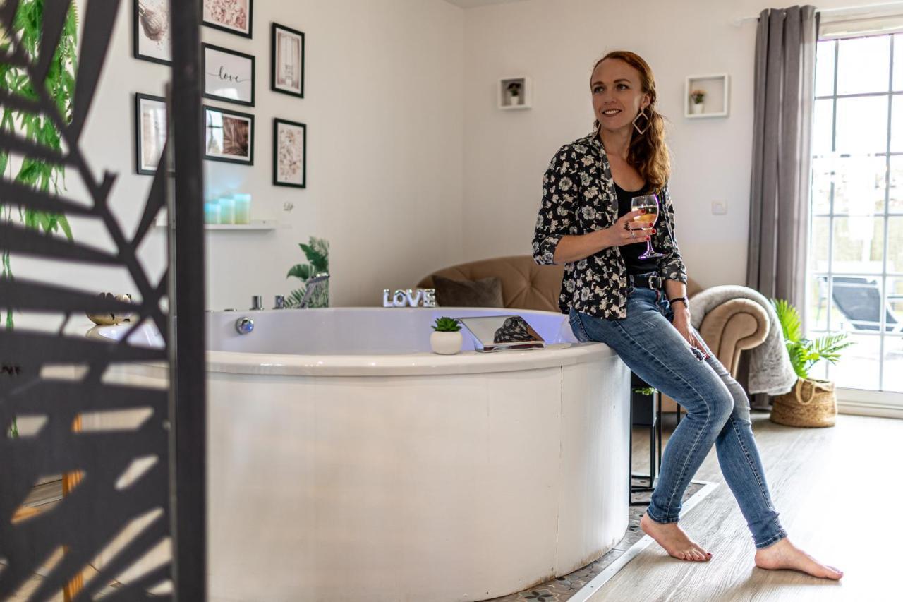 Suite L'Echappee - Maison Romantique - Spa & Sauna Privatif- Pole Dance - Lit Rond Avec Miroir Au Plafond Pezarches Exterior photo
